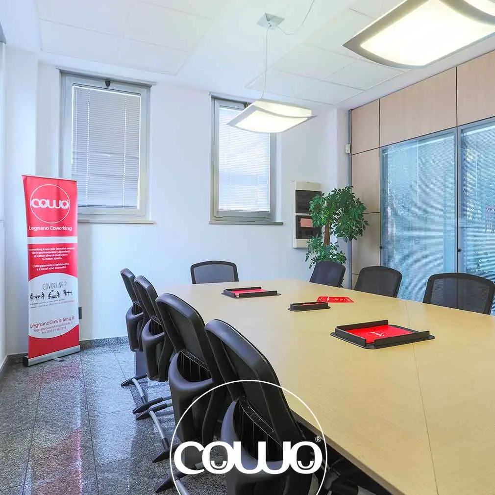 coworking-legnano-sala-riunioni1-AQ8A1443
